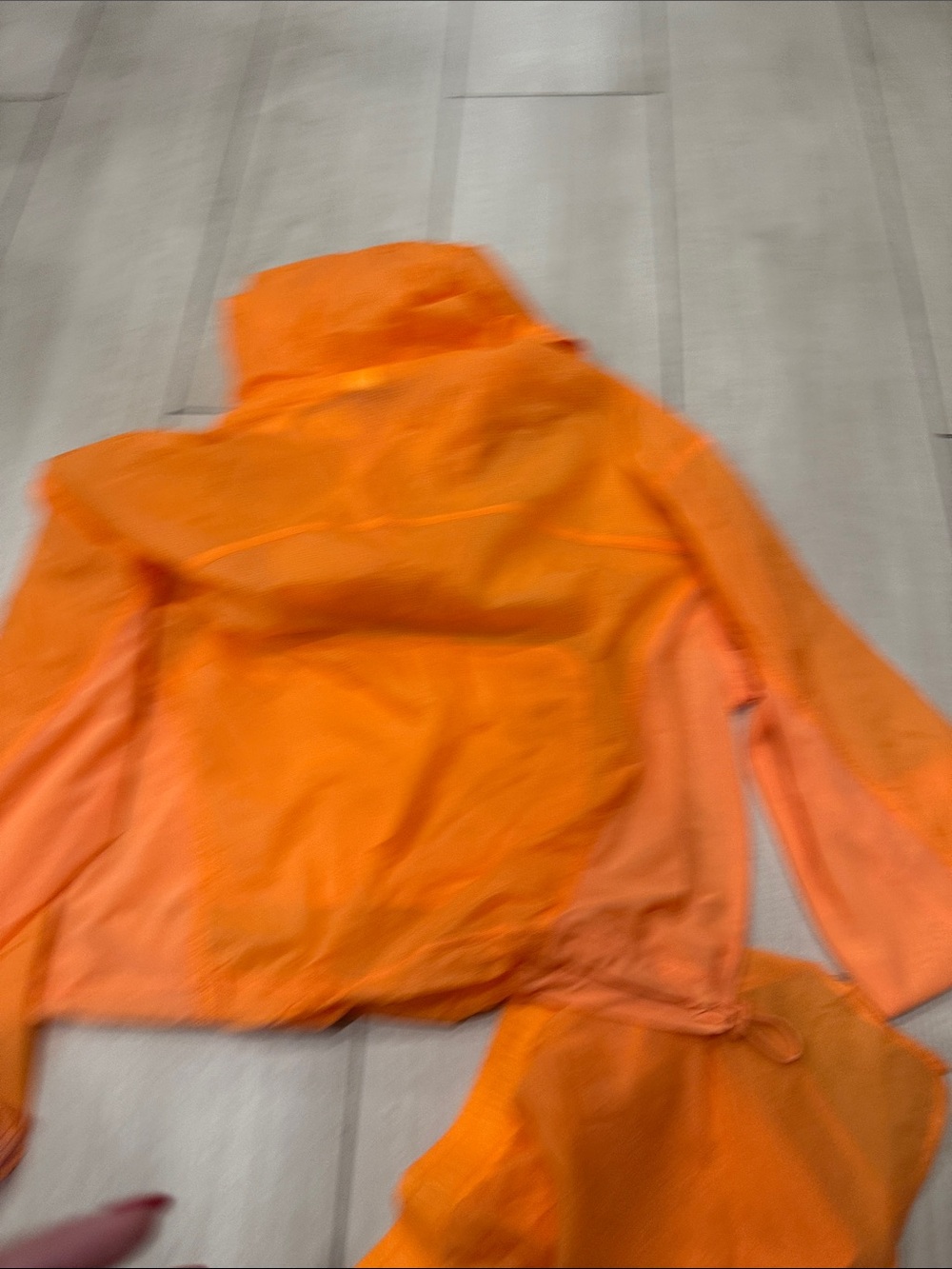 ALO Yoga Women’s Orange Athletic Set - Picture 6 of 6